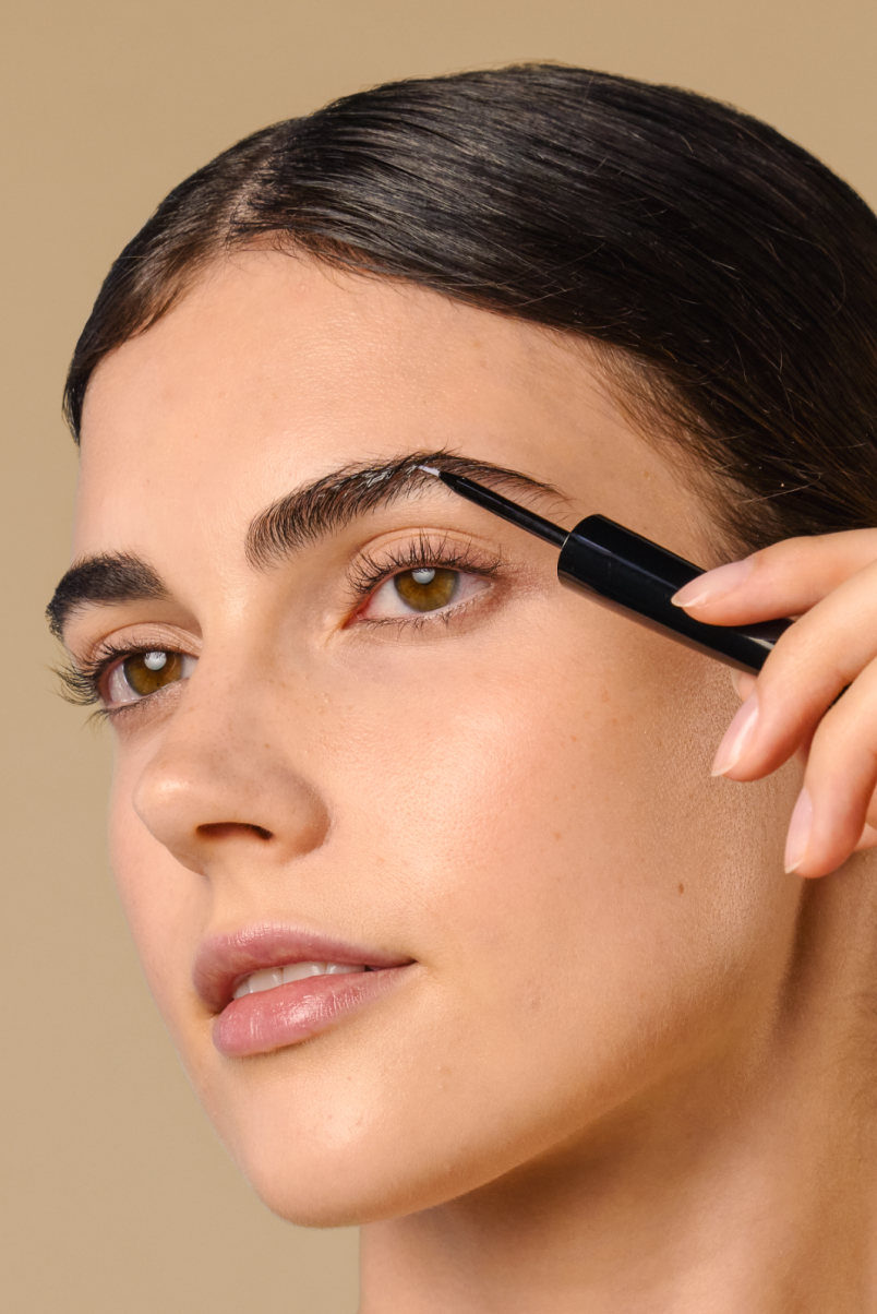 Close-up: brush shapes and conditions the eyebrows with 8T3 serum